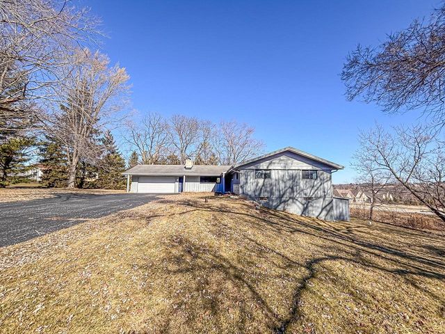 W270N198 Arrowhead TRAIL, Waukesha, WI 53188