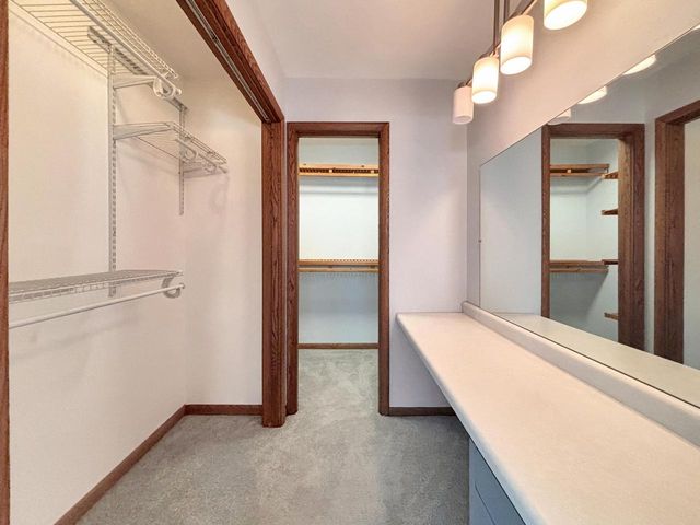 W270N198 Arrowhead TRAIL, Waukesha, WI 53188