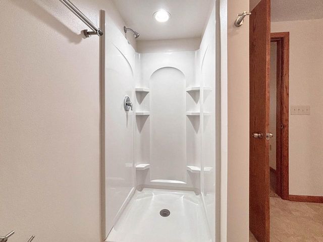 W270N198 Arrowhead TRAIL, Waukesha, WI 53188