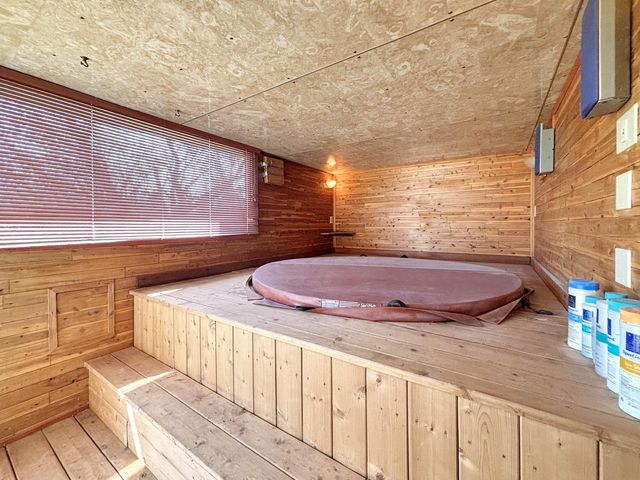 W270N198 Arrowhead TRAIL, Waukesha, WI 53188