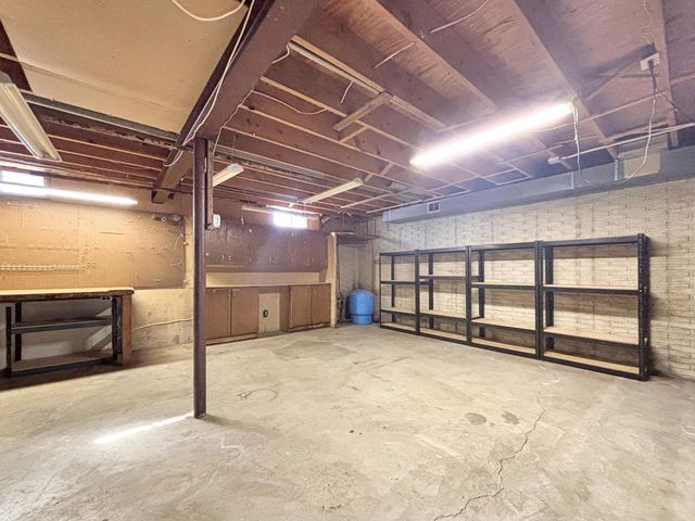 W270N198 Arrowhead TRAIL, Waukesha, WI 53188