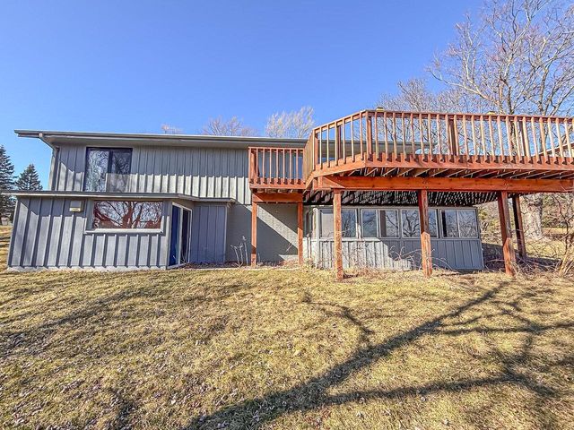 W270N198 Arrowhead TRAIL, Waukesha, WI 53188