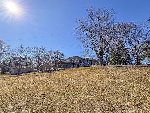 W270N198 Arrowhead TRAIL, Waukesha, WI 53188