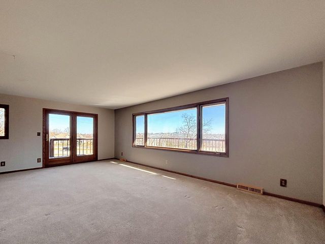 W270N198 Arrowhead TRAIL, Waukesha, WI 53188