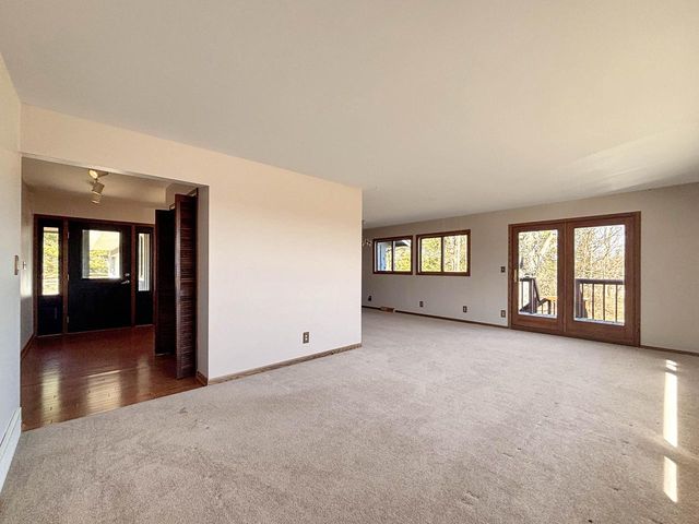 W270N198 Arrowhead TRAIL, Waukesha, WI 53188