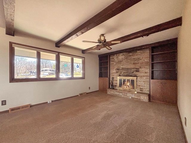 W270N198 Arrowhead TRAIL, Waukesha, WI 53188