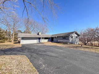 W270N198 Arrowhead TRAIL, Waukesha, WI 53188