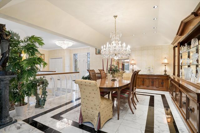 534 Plymouth Court, Frankfort, IL 60423