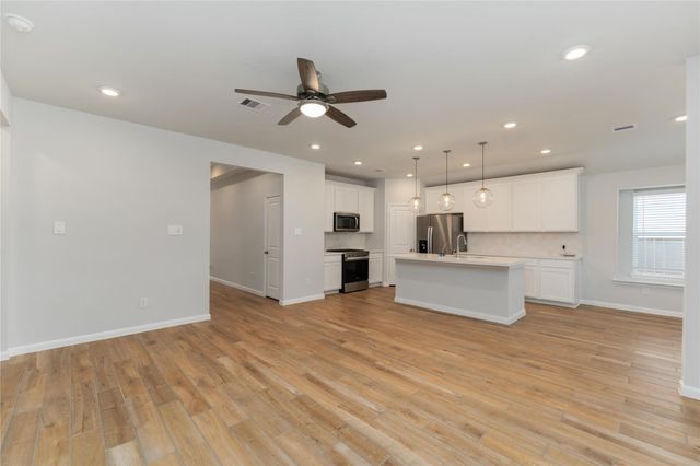 1934 32nd Avenue N, Texas City, TX 77590