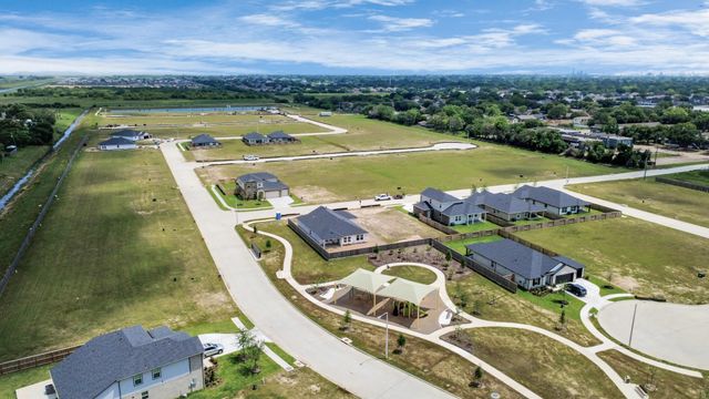 1934 32nd Avenue N, Texas City, TX 77590