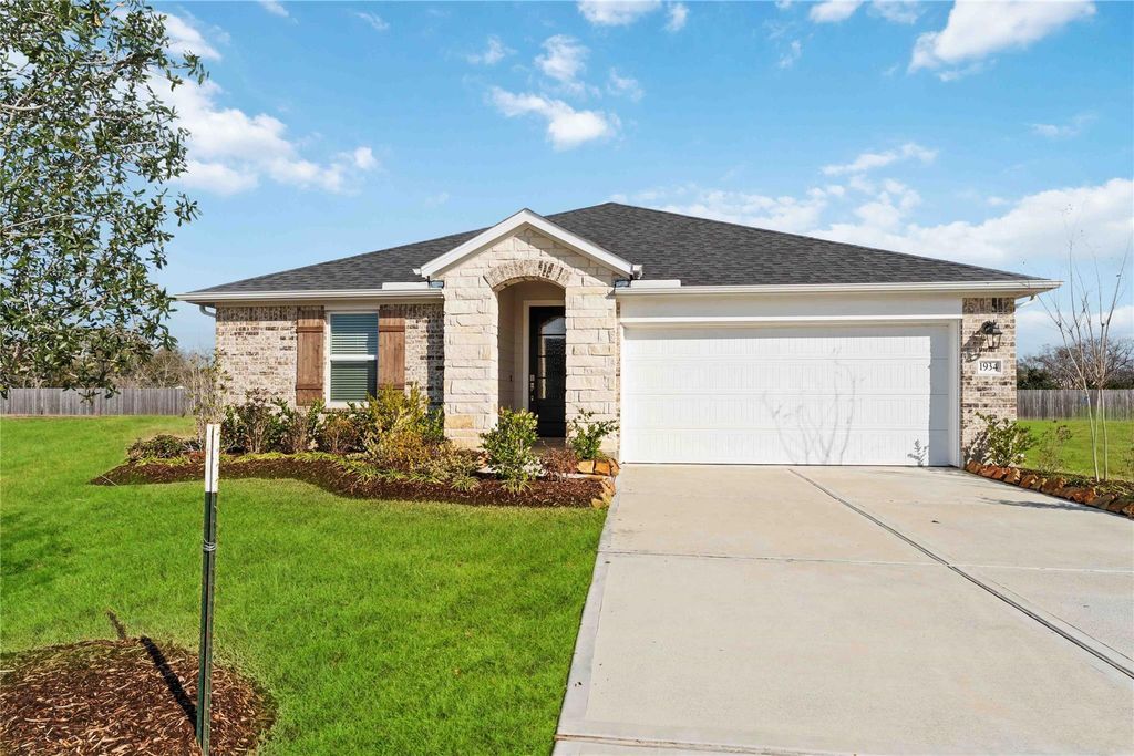 1934 32nd Avenue N, Texas City, TX 77590