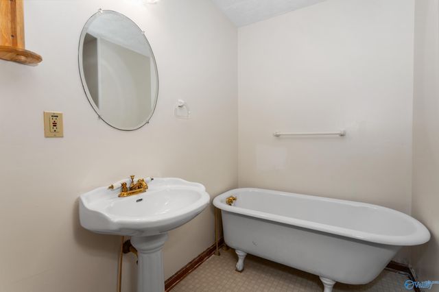 124 Mountain Creek Drive, Gadsden, AL 35901