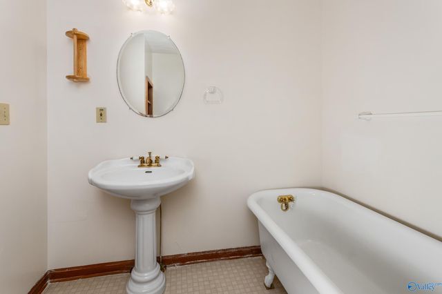 124 Mountain Creek Drive, Gadsden, AL 35901