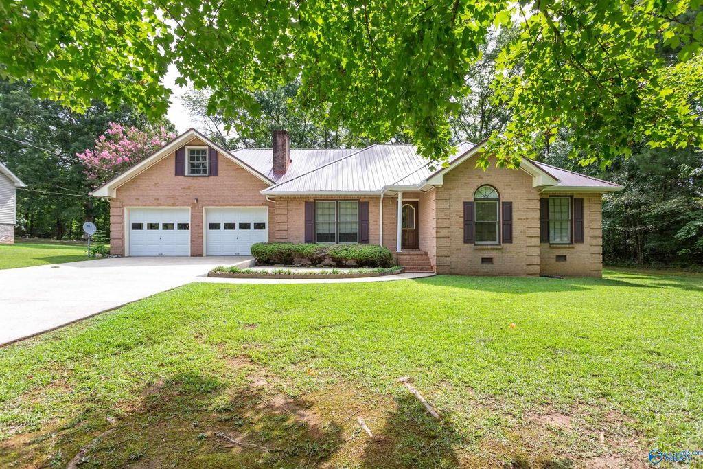 124 Mountain Creek Drive, Gadsden, AL 35901