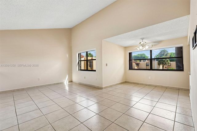 241 W Park Drive 5-202, Miami, FL 33172