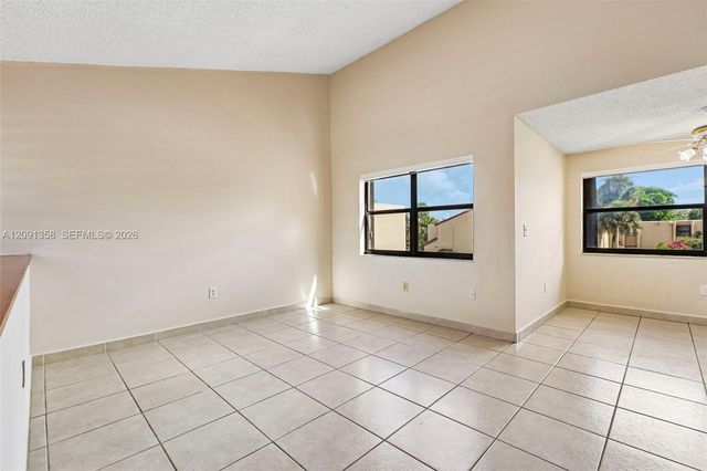 241 W Park Drive 5-202, Miami, FL 33172
