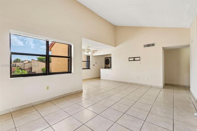 241 W Park Drive 5-202, Miami, FL 33172