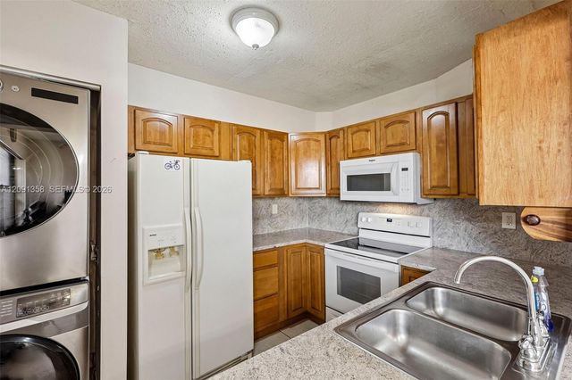 241 W Park Drive 5-202, Miami, FL 33172