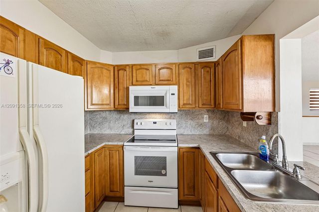 241 W Park Drive 5-202, Miami, FL 33172