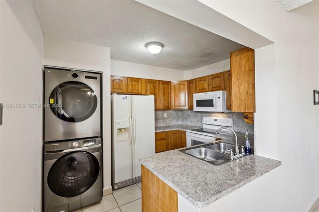 241 W Park Drive 5-202, Miami, FL 33172