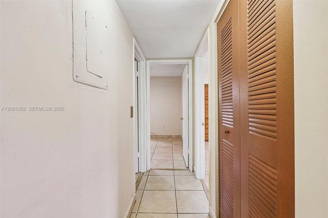 241 W Park Drive 5-202, Miami, FL 33172
