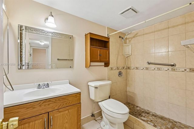 241 W Park Drive 5-202, Miami, FL 33172