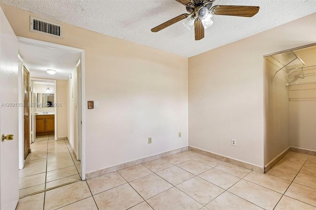 241 W Park Drive 5-202, Miami, FL 33172