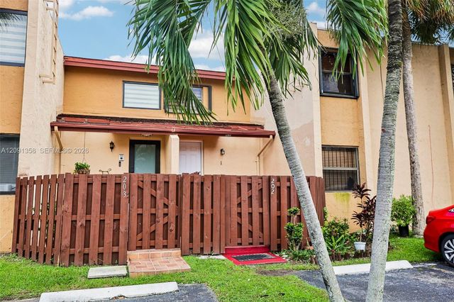 241 W Park Drive 5-202, Miami, FL 33172