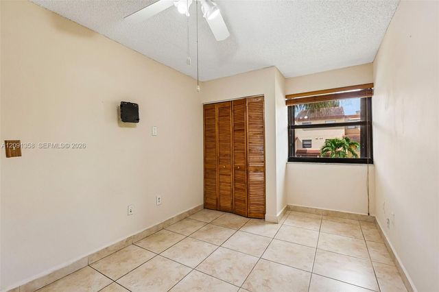 241 W Park Drive 5-202, Miami, FL 33172
