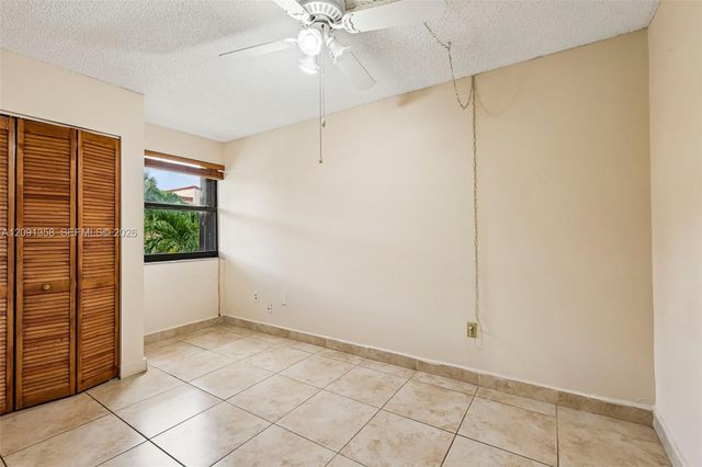 241 W Park Drive 5-202, Miami, FL 33172