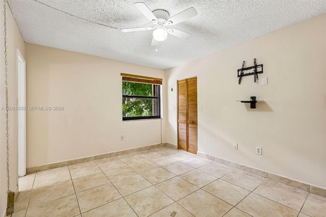 241 W Park Drive 5-202, Miami, FL 33172