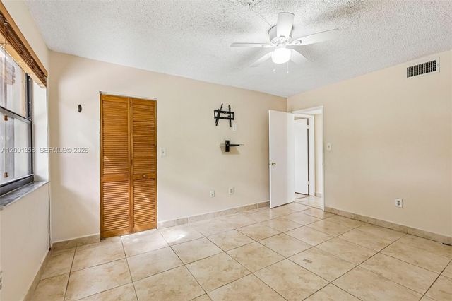 241 W Park Drive 5-202, Miami, FL 33172