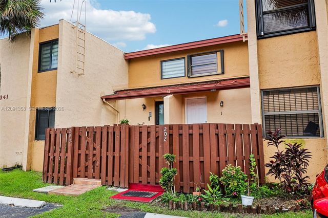241 W Park Drive 5-202, Miami, FL 33172