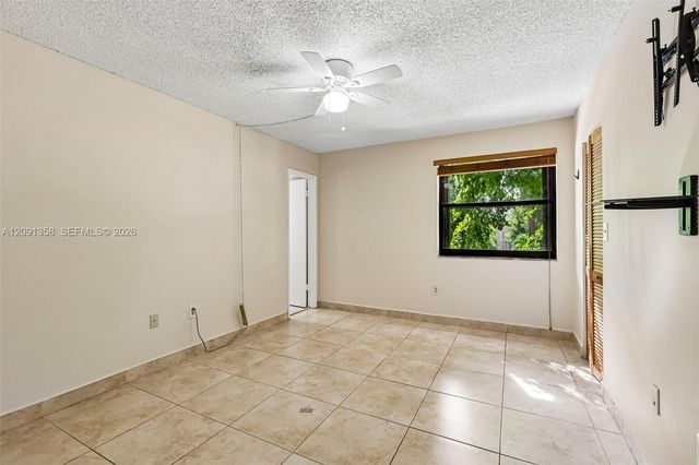 241 W Park Drive 5-202, Miami, FL 33172