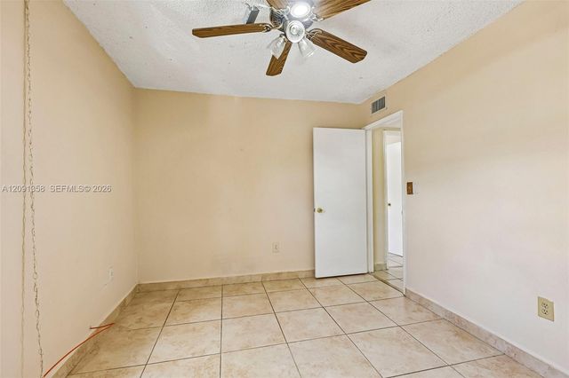 241 W Park Drive 5-202, Miami, FL 33172