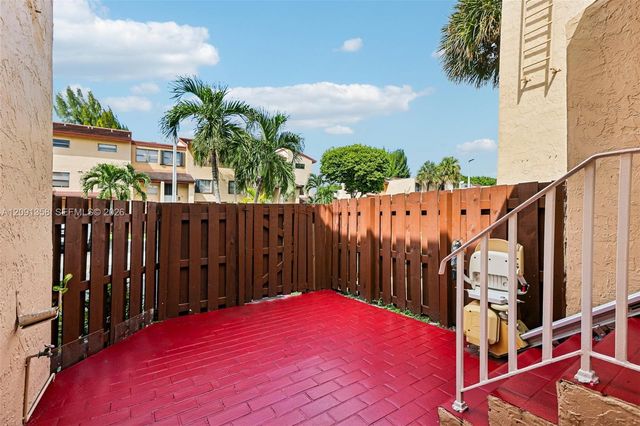 241 W Park Drive 5-202, Miami, FL 33172