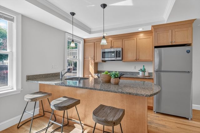 122-124 Charles St 124-1, Cambridge, MA 02141