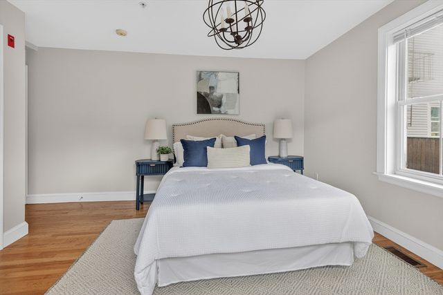 122-124 Charles St 124-1, Cambridge, MA 02141