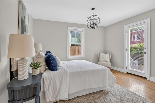 122-124 Charles St 124-1, Cambridge, MA 02141