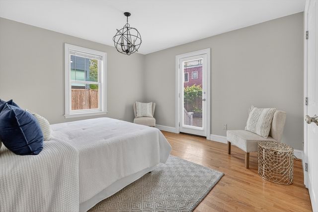 122-124 Charles St 124-1, Cambridge, MA 02141