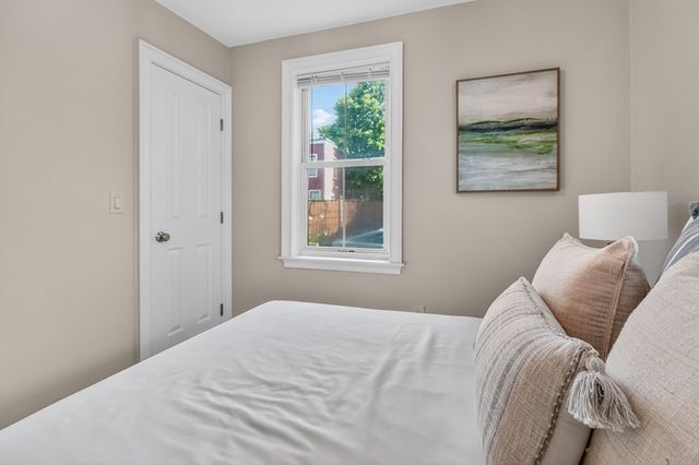 122-124 Charles St 124-1, Cambridge, MA 02141