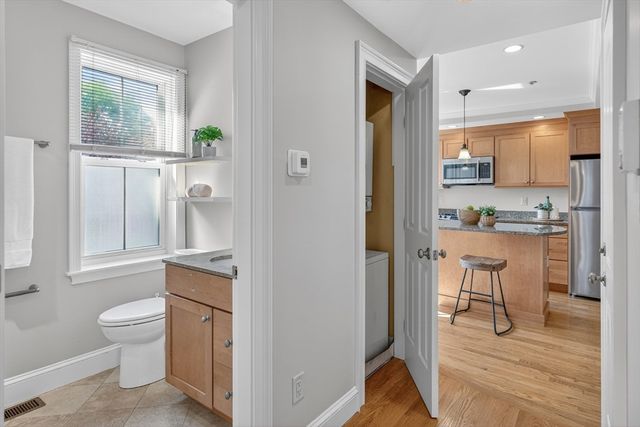 122-124 Charles St 124-1, Cambridge, MA 02141
