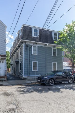122-124 Charles St 124-1, Cambridge, MA 02141