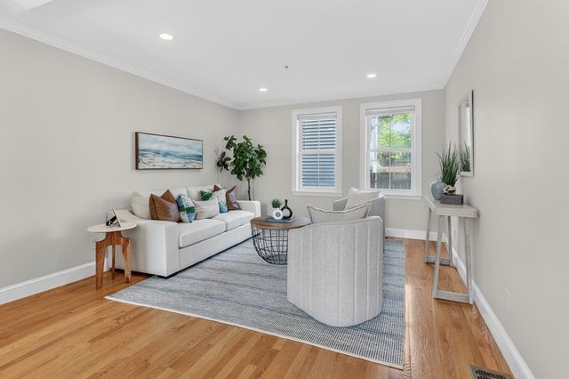 122-124 Charles St 124-1, Cambridge, MA 02141
