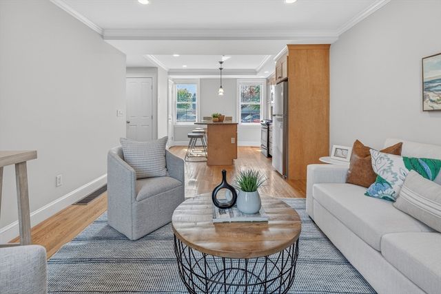 122-124 Charles St 124-1, Cambridge, MA 02141