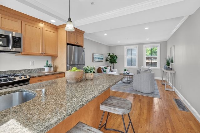 122-124 Charles St 124-1, Cambridge, MA 02141