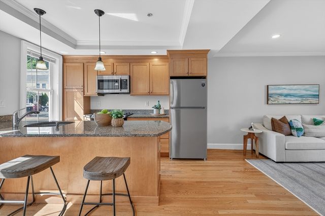 122-124 Charles St 124-1, Cambridge, MA 02141