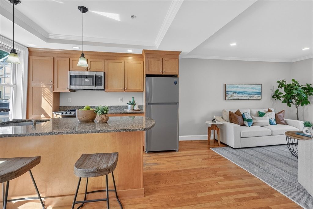 122-124 Charles St 124-1, Cambridge, MA 02141