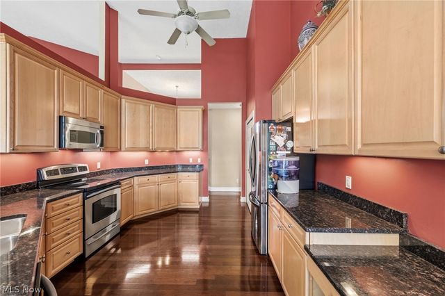 11512 Coopers Run, Strongsville, OH 44149
