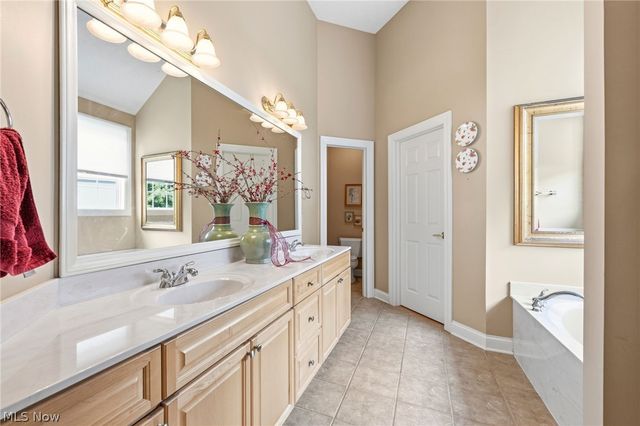 11512 Coopers Run, Strongsville, OH 44149